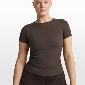 Skims Nike Phoenix/Truffle Ribbed Seamless Short Sleeve Top - Size Small